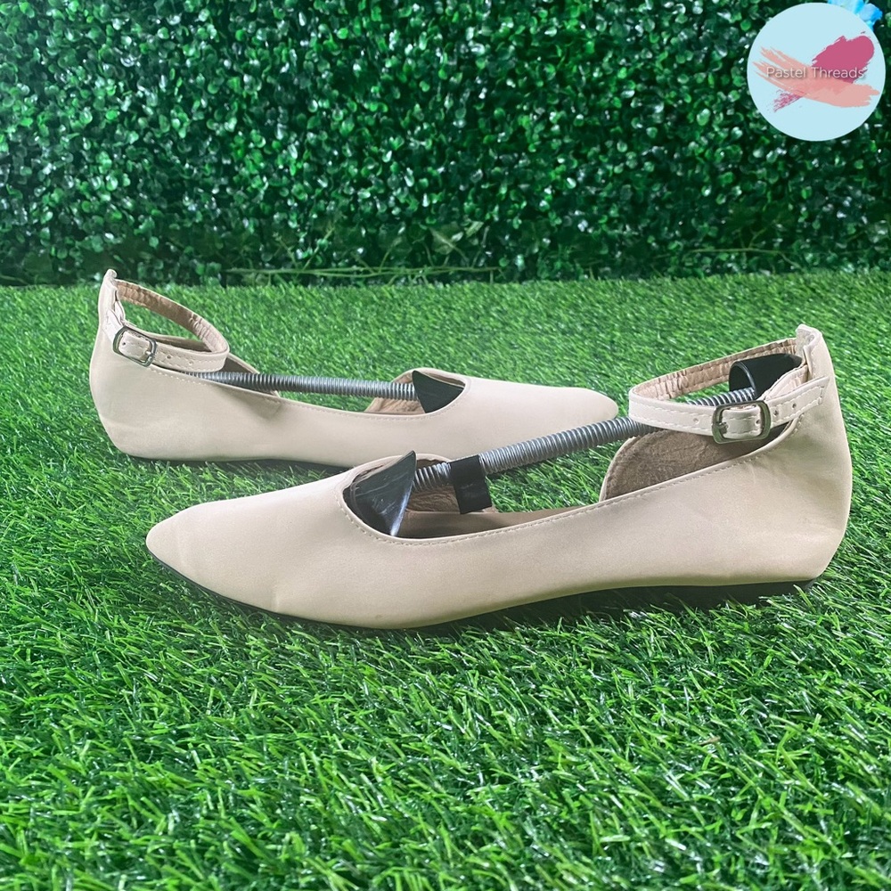 Women's Charles Albert Crème Pointed
Strapped Flats